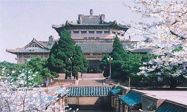 全国高校排行榜：中国十大花园式高校
